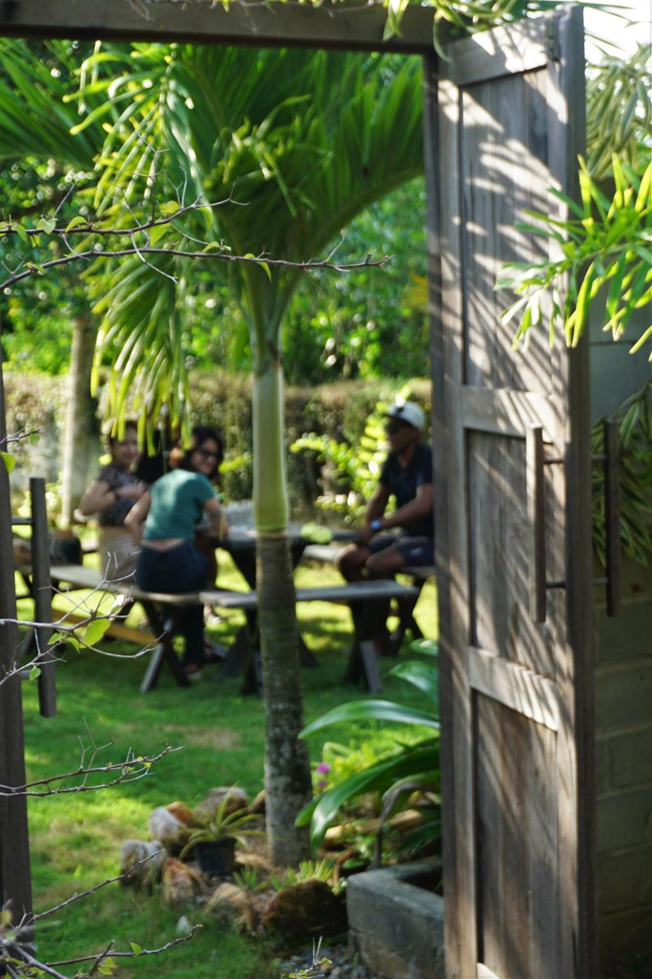 Basa-Basi Lodge Karimunjawa Kültér fotó