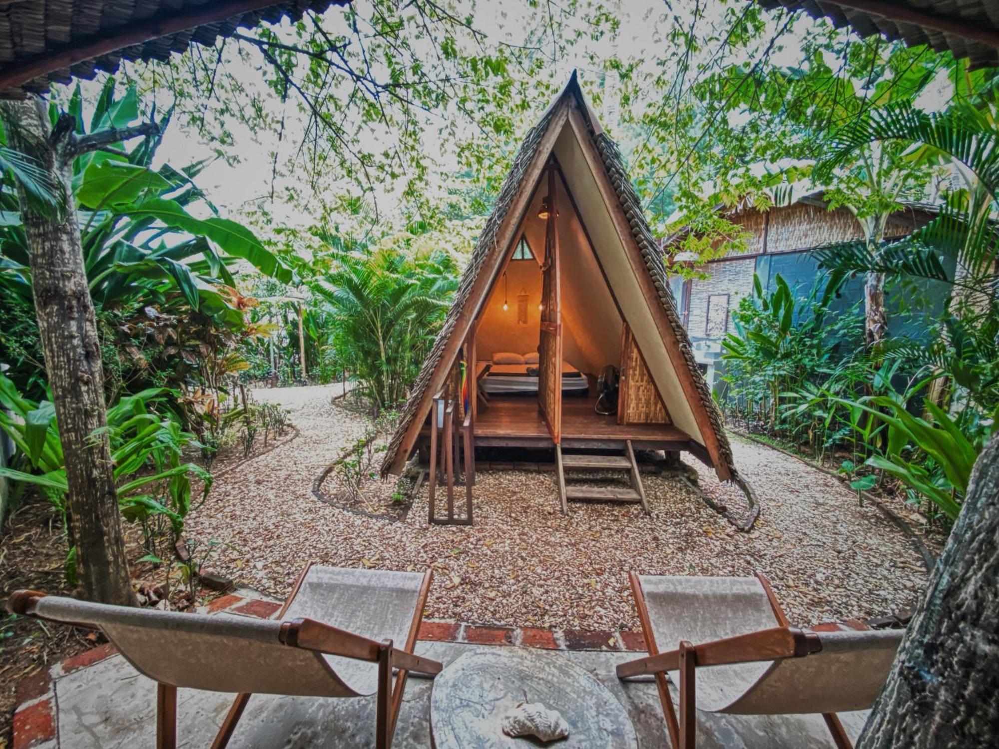 Basa-Basi Lodge Karimunjawa Kültér fotó