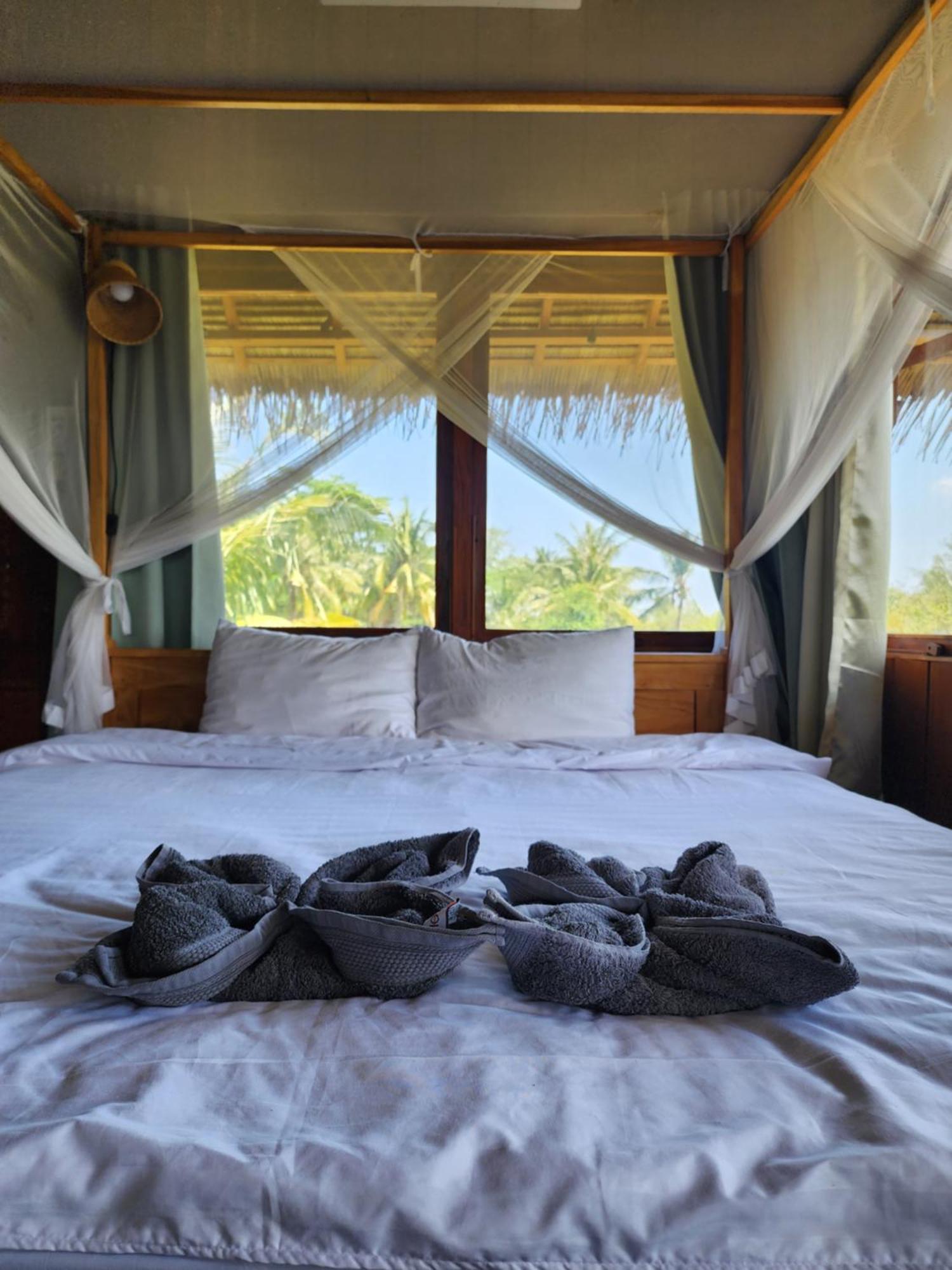 Basa-Basi Lodge Karimunjawa Kültér fotó